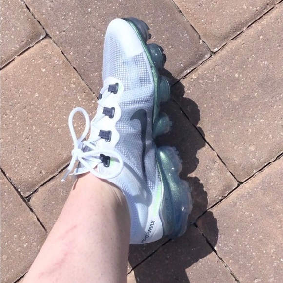vapormax Men 8.5 Women 10 - Picture 3 of 3